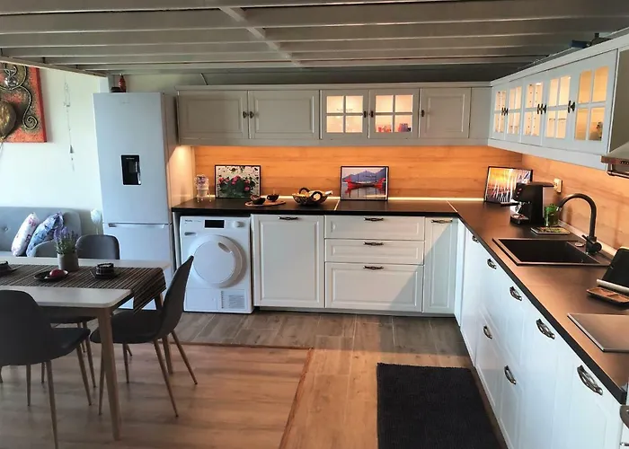 Victoria - A Luxury With Icredible Seaview Апартамент